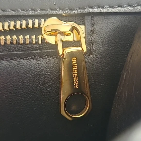 Authentic Burberry - Picture 15 of 17